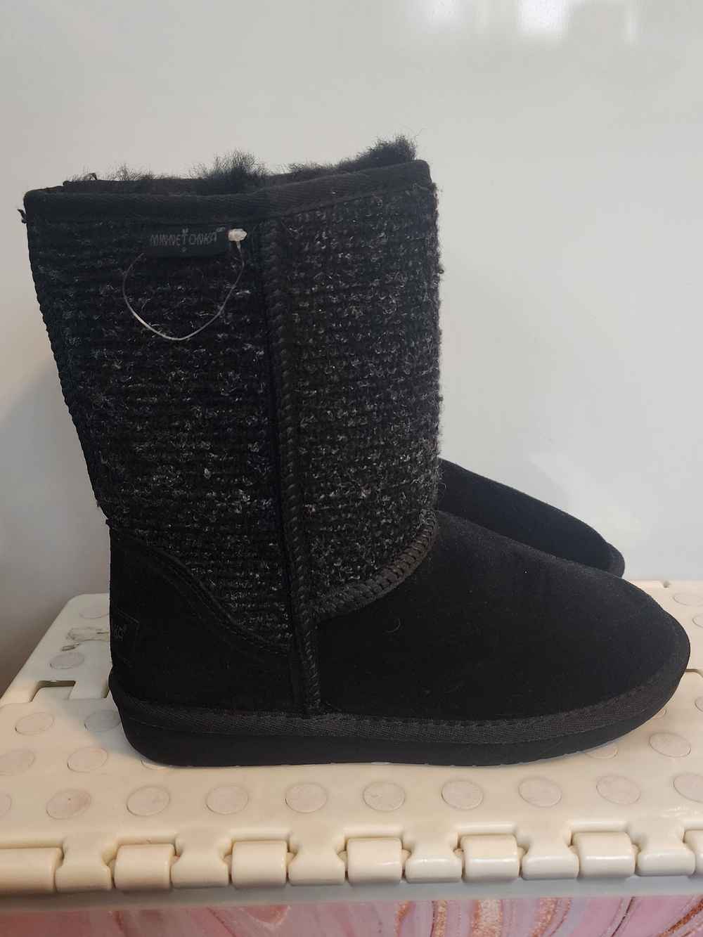 Sz 6 Black Women's Knit & Suede Winter Furclined Boots.